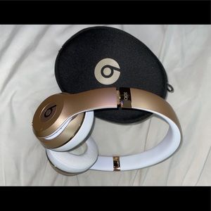Beats solo gold